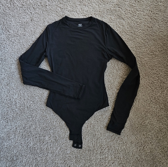 SKIMS Tops - SKIMS Onyx Crew Neck Bodysuit Size Small